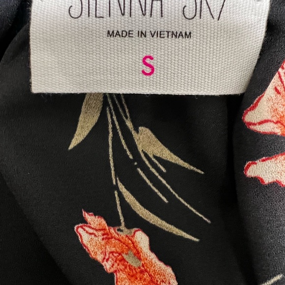 Sienna Sky Floral Long Sleeve Top Size Small Preowned Very Good Condition - Picture 4 of 4